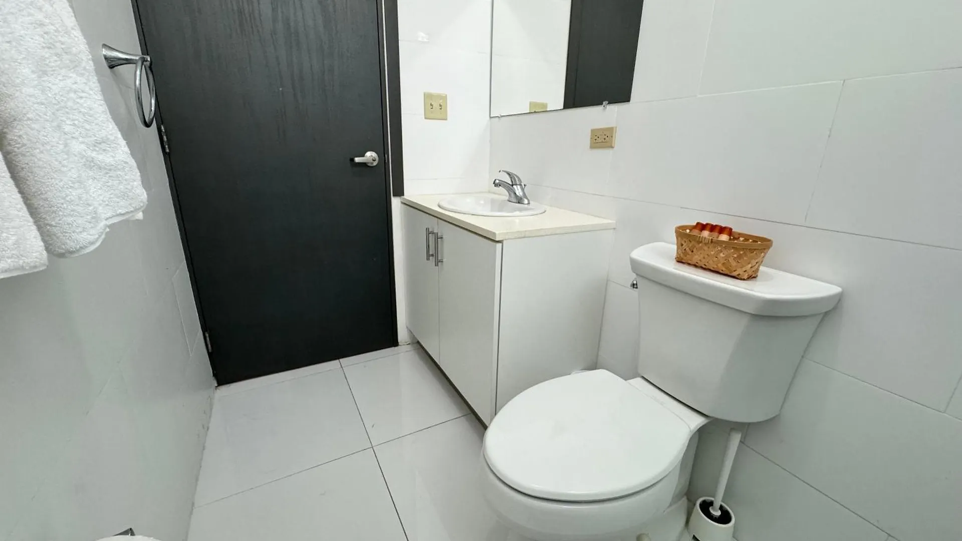 아파트 Arecibo Hotel 2101