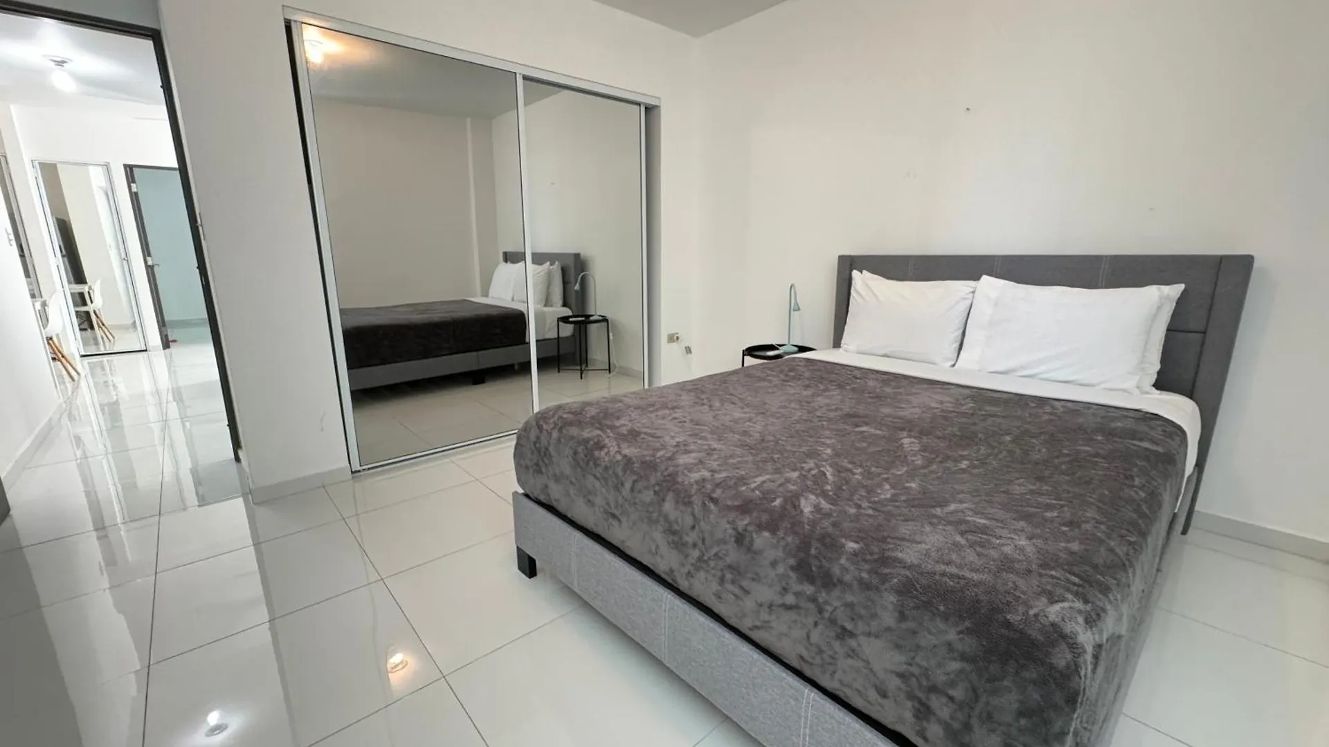 아파트 Arecibo Hotel 2101